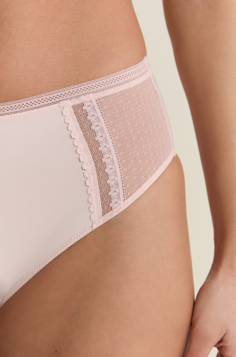 Culotte midi avec d&eacute;tails en dentelle;${refinementColor}