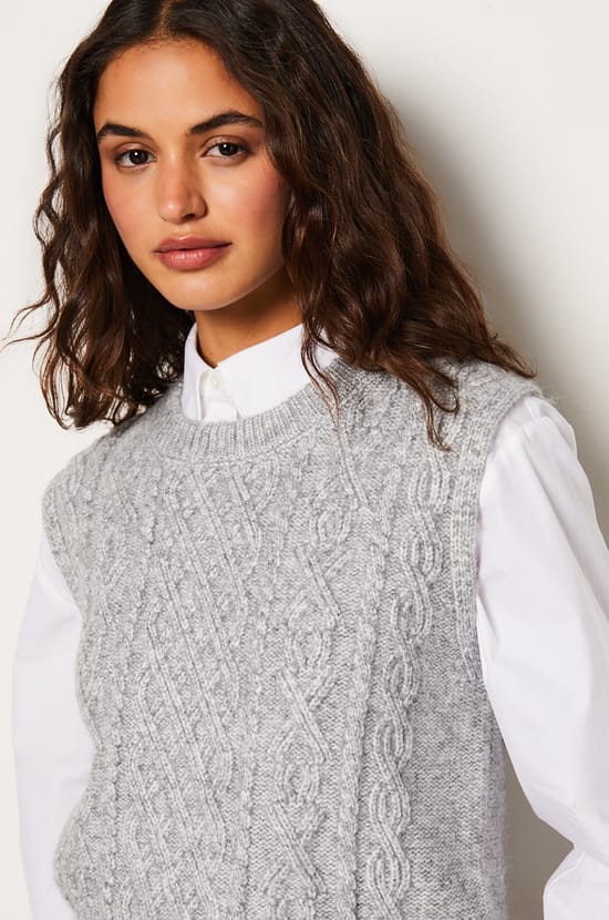 Pull sans manches en maille;${refinementColor}