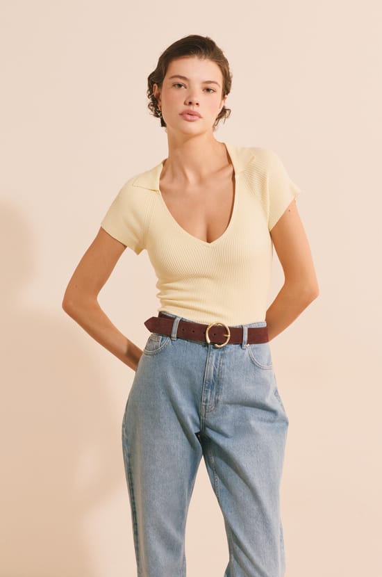 Pull manches courtes &agrave; col V;${refinementColor}