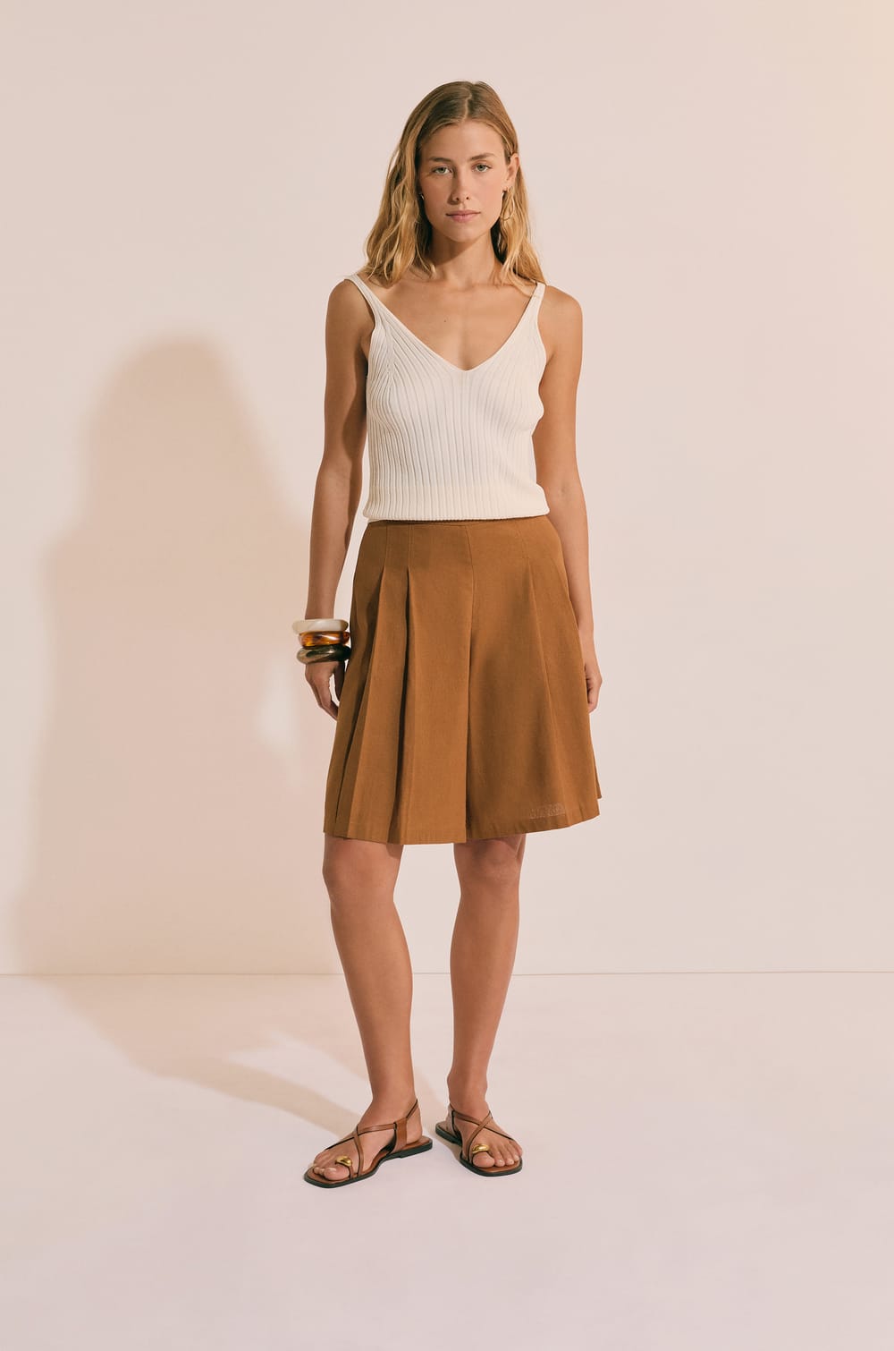 D&eacute;bardeur col V;${refinementColor}