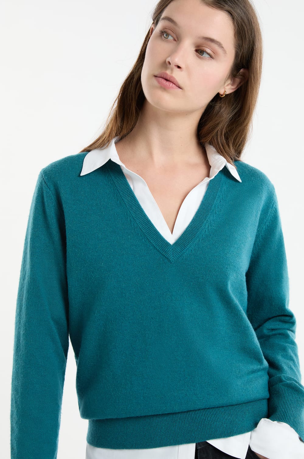 Pull col V avec laine;${refinementColor}