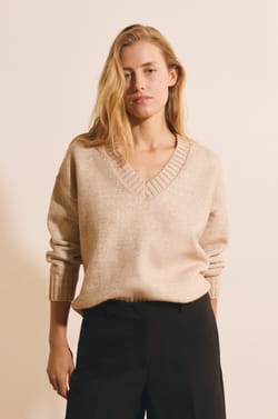 Pull manches longues &agrave; col V;${refinementColor}