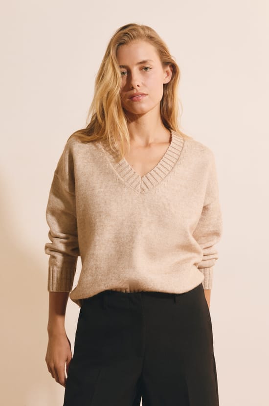 Pull manches longues &agrave; col V;${refinementColor}