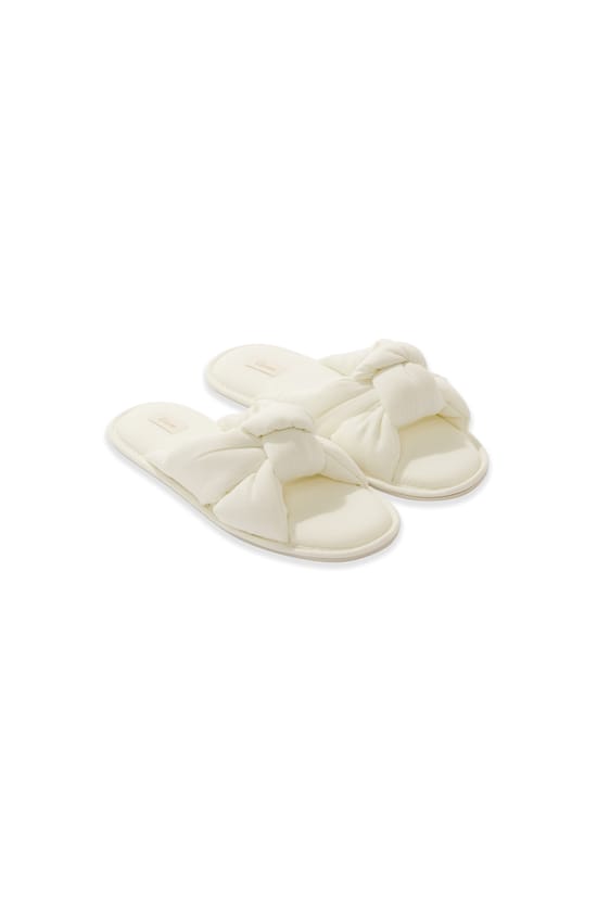 Chaussons tongs;${refinementColor}
