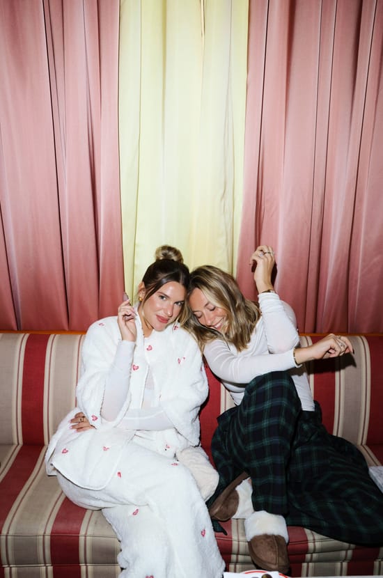 Look @audreyafs & @dianeperreau;${refinementColor}