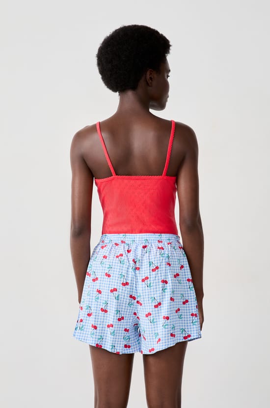 Short imprim&eacute; vichy avec des cerises;${refinementColor}