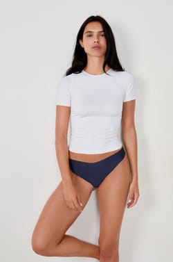Tanga en microfibre;${refinementColor}