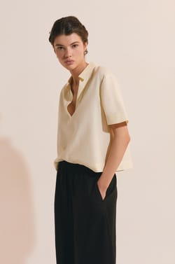 Blouse &agrave; manches courtes avec lin;${refinementColor}