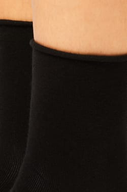 Lot de 2 paires de chaussettes essentielles unies;${refinementColor}