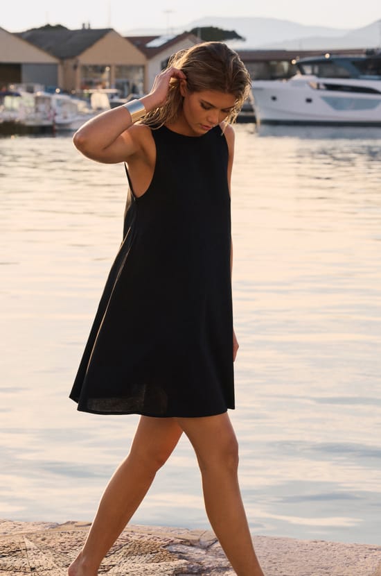 Robe trap&egrave;ze courte en coton;${refinementColor}