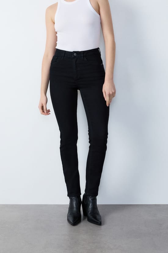 Slim fit jeans;${refinementColor}