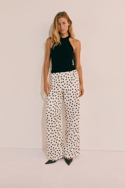 Pantalon droit satin&eacute; &agrave; pois;${refinementColor}