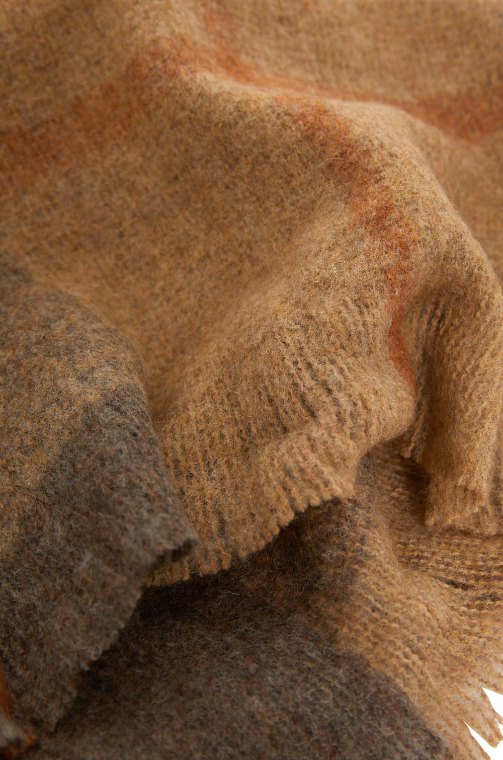 Echarpe &agrave; carreaux avec franges;${refinementColor}