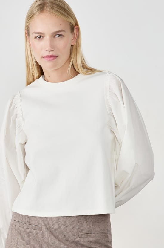 Long-sleeved round neck t-shirt;${refinementColor}