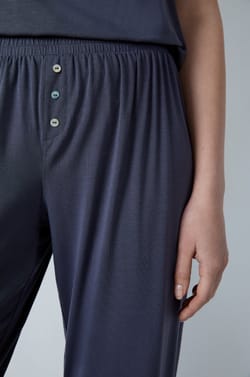 Pantalón ultra comodo;${refinementColor}