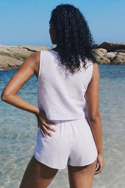 Short &agrave; rayures avec lin;${refinementColor}