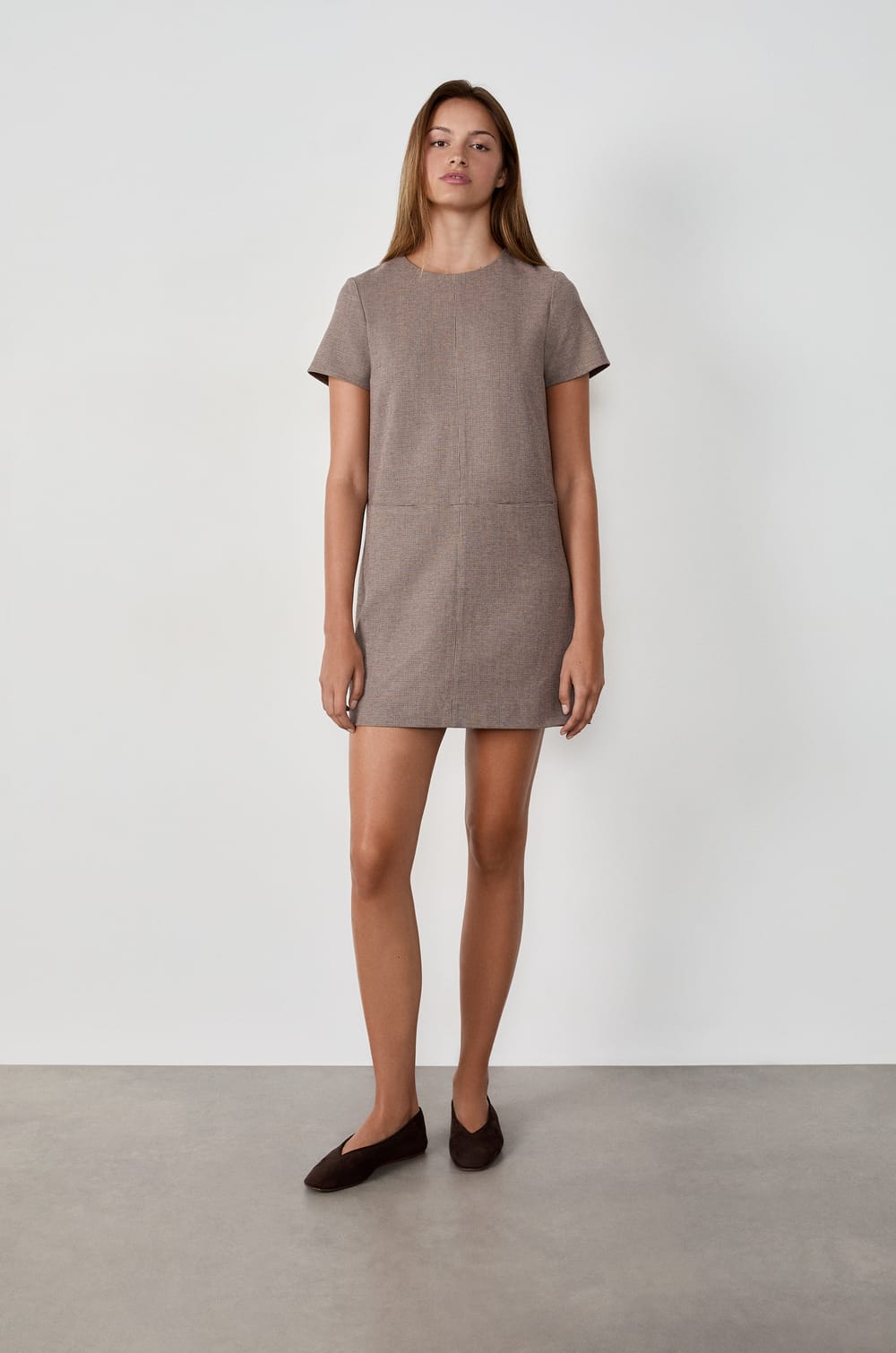 Robe courte à manches courtes;${refinementColor}