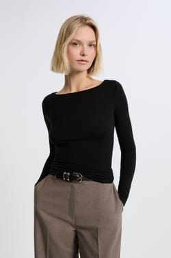 Camiseta con cuello barco de lana;${refinementColor}