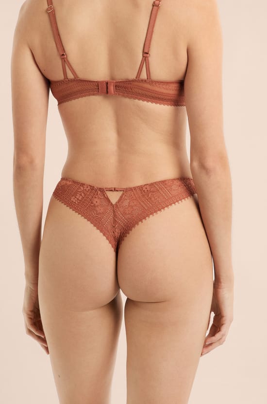 Tanga en dentelle;${refinementColor}