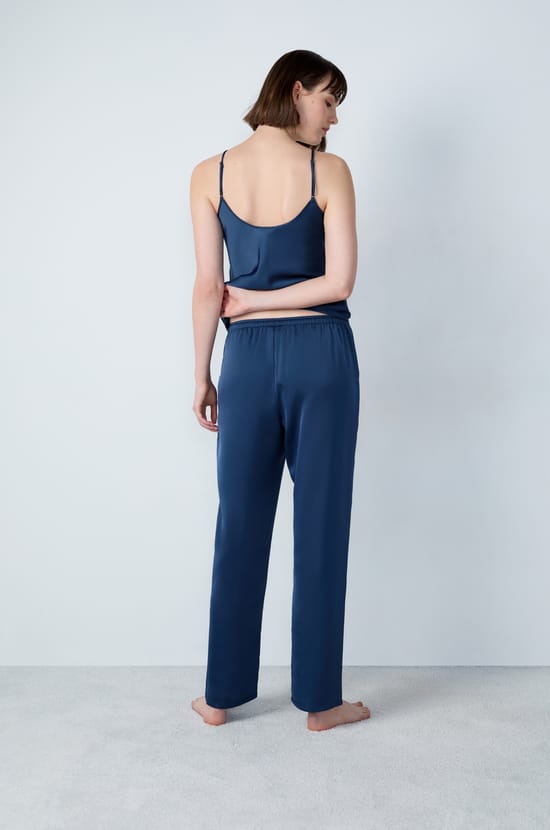 Pantalon de pyjama satiné coupe carotte;${refinementColor}