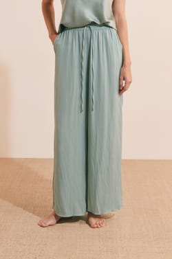Pantalon satin&eacute; coupe large;${refinementColor}