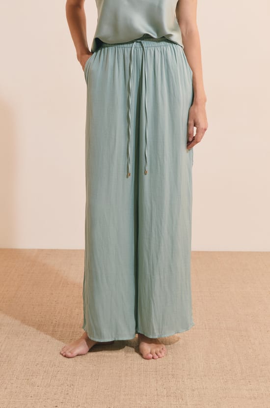 Pantalon satin&eacute; coupe large;${refinementColor}