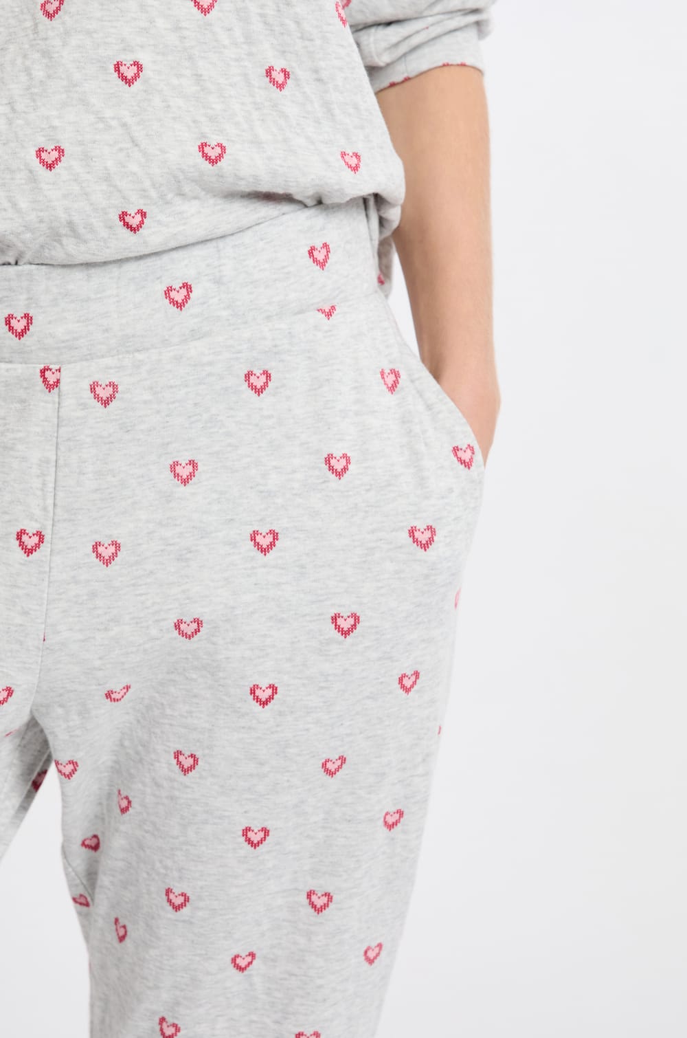 Pantal&oacute;n de pijama de algod&oacute;n con estampado de corazones;${refinementColor}