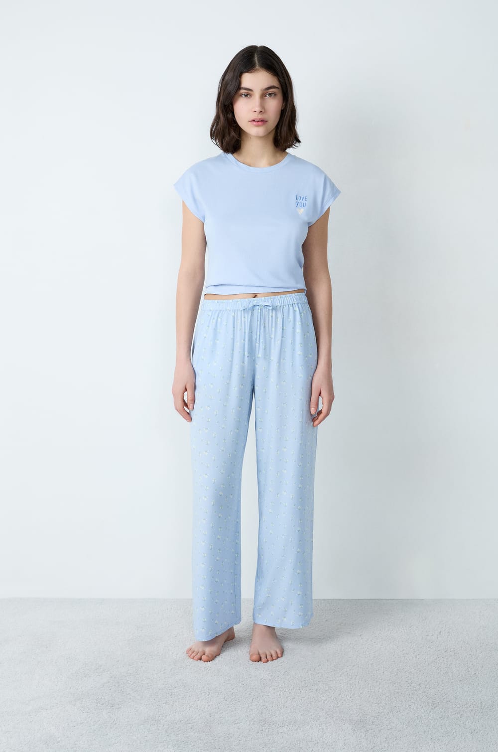 Spodnie od piżamy w kwiatowy wzór;${refinementColor}