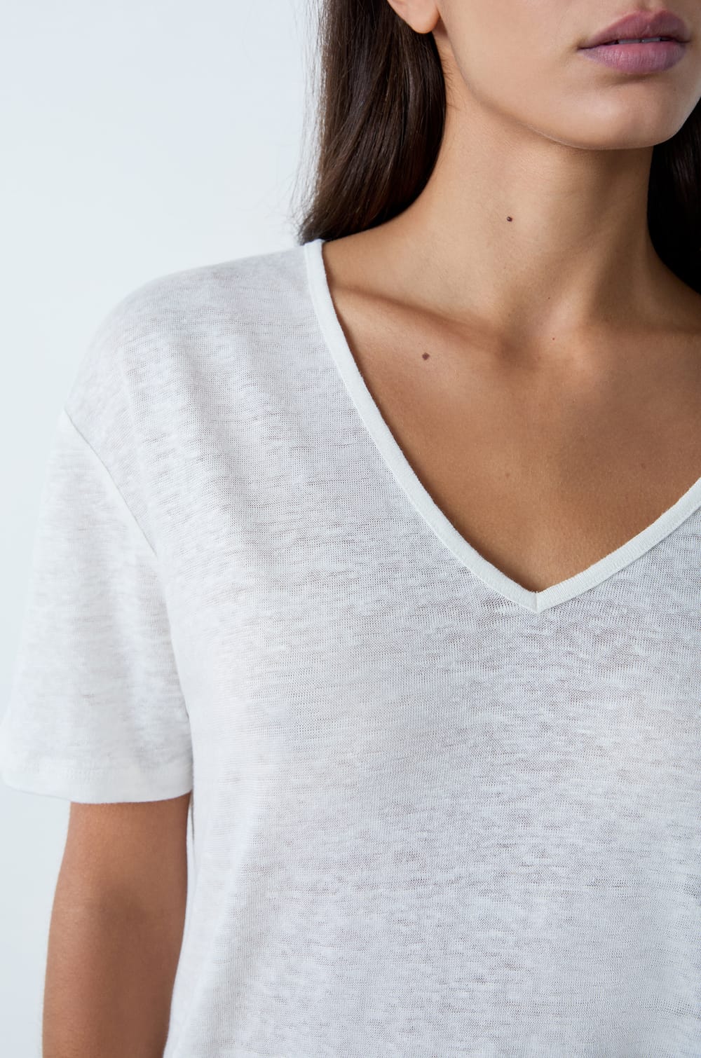 V-neck linen T-shirt;${refinementColor}