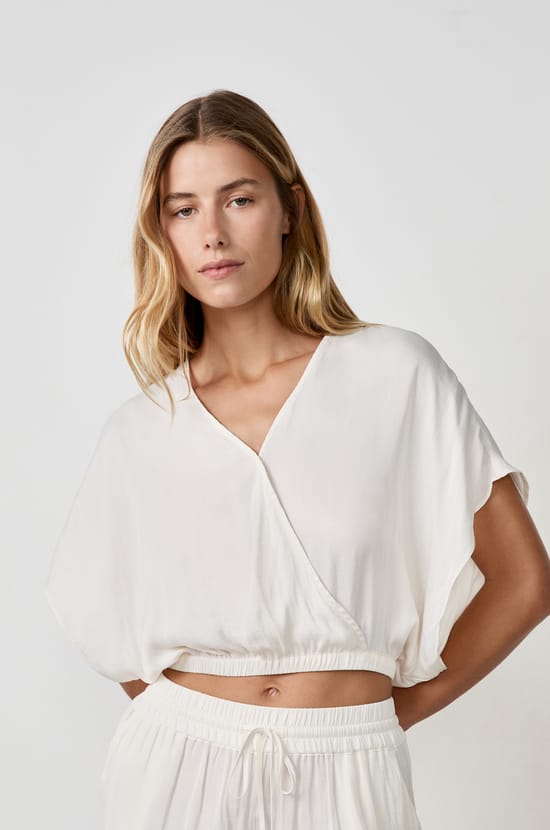 Top manches courtes satiné;${refinementColor}