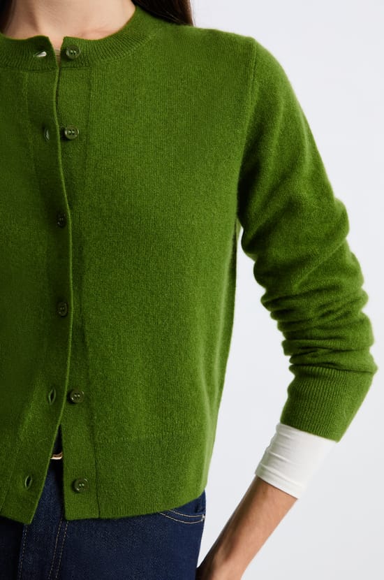 Pull cardigan avec boutons en cachemire;${refinementColor}