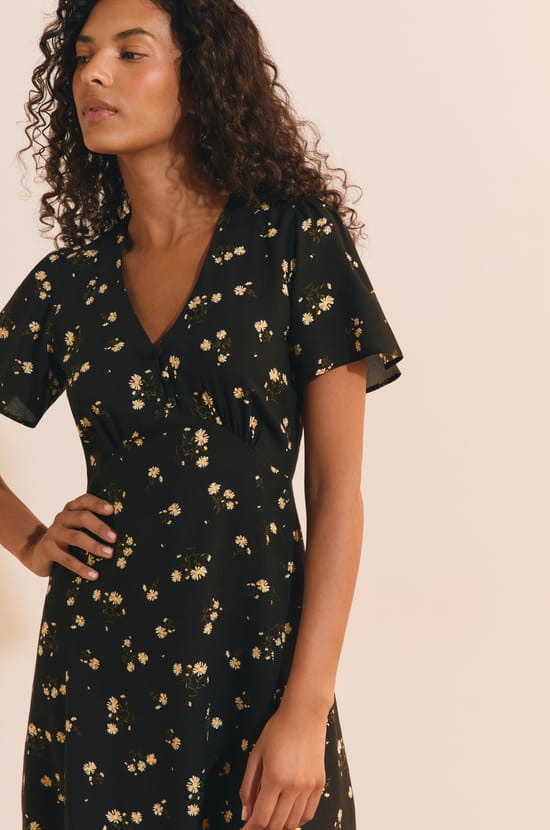 Robe courte col V &agrave; motifs;${refinementColor}