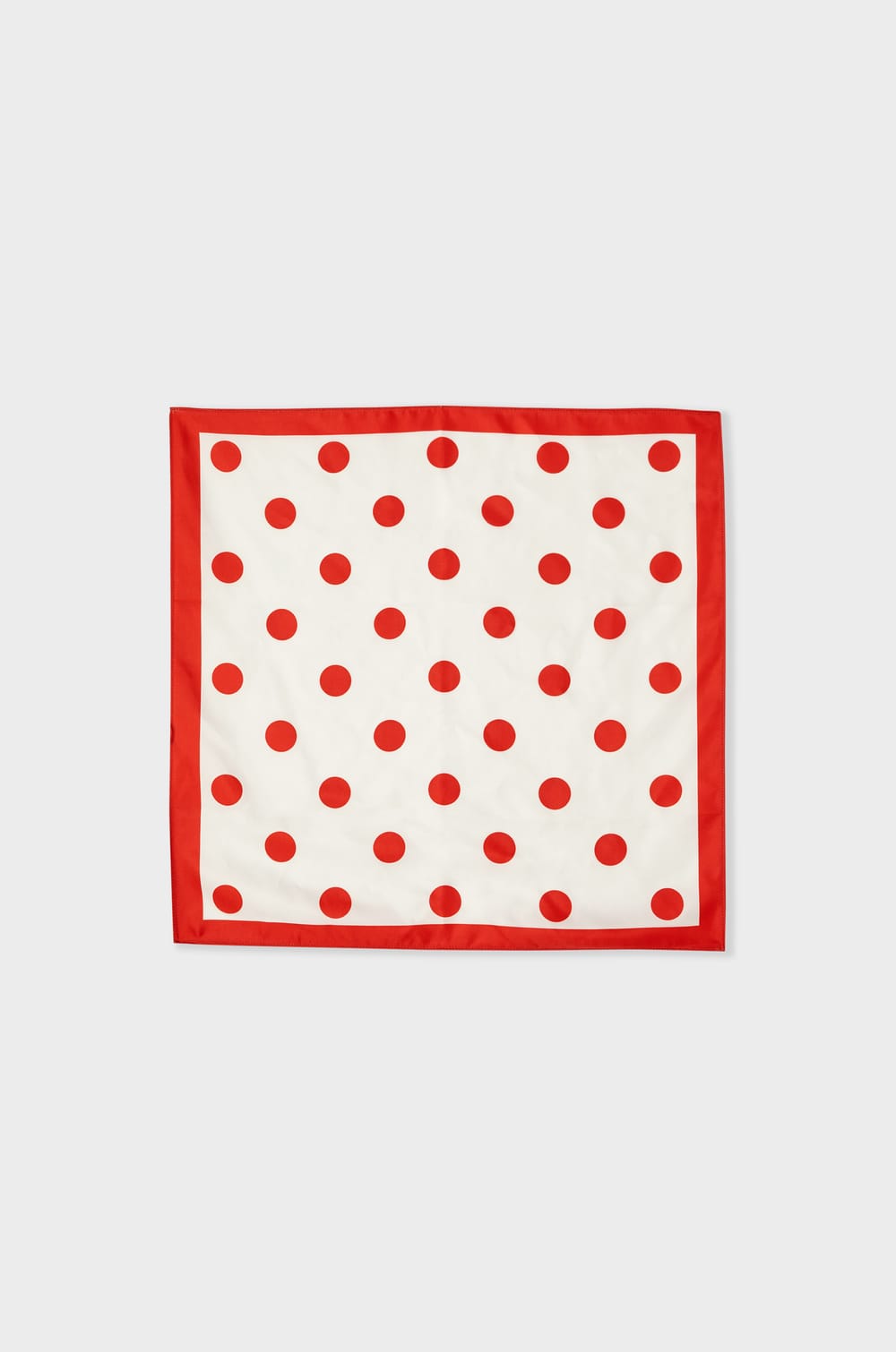 Foulard en soie &agrave; motifs coeurs;${refinementColor}