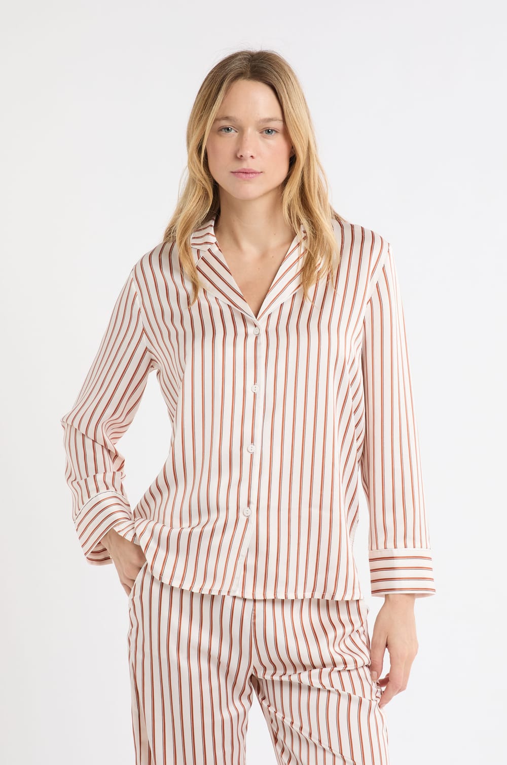 Chemise de pyjama à rayures en satin;${refinementColor}