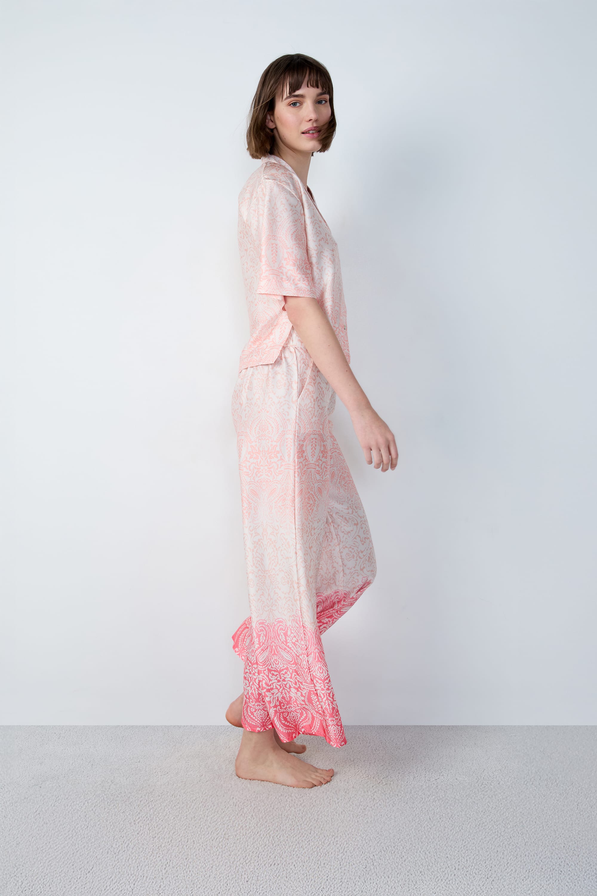 Pantalon de pyjama satiné coupe large à motifs