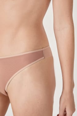 String transparent en tulle;${refinementColor}