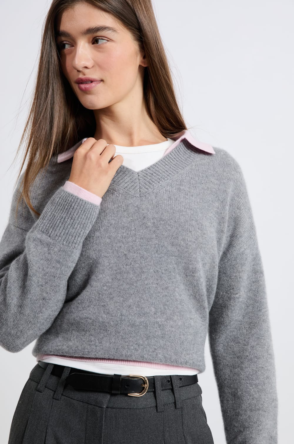 Pull col V en cachemire;${refinementColor}