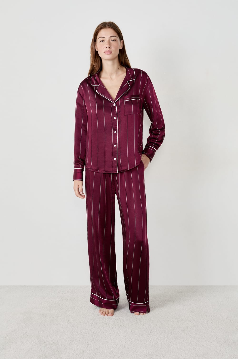 Chemise de pyjama à rayures en satin;${refinementColor}