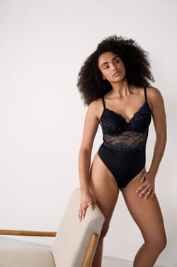 Bügel Body aus Spitze und Tüll;${refinementColor}