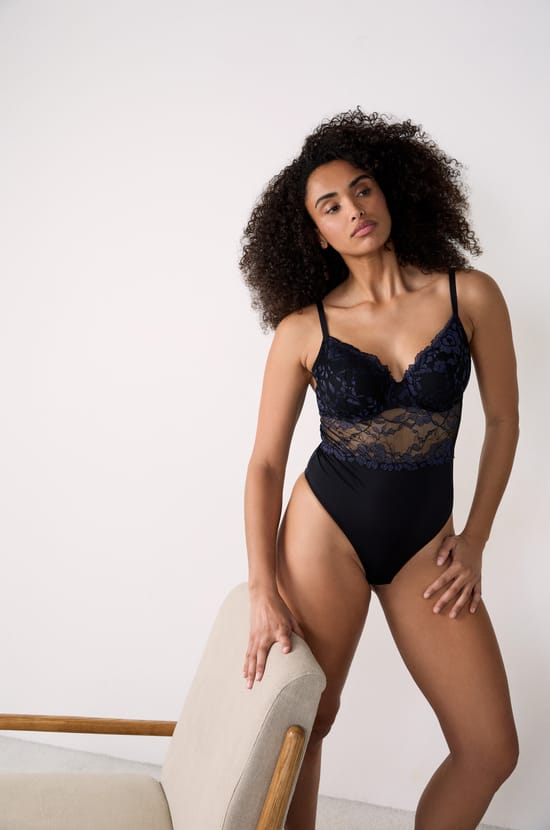 Bügel Body aus Spitze und Tüll;${refinementColor}