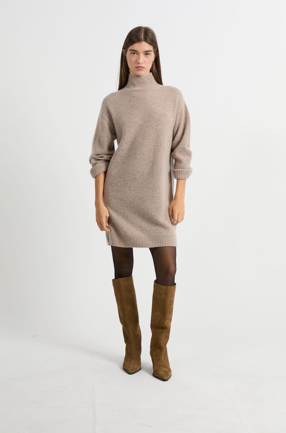 Robe courte en cachemire;${refinementColor}