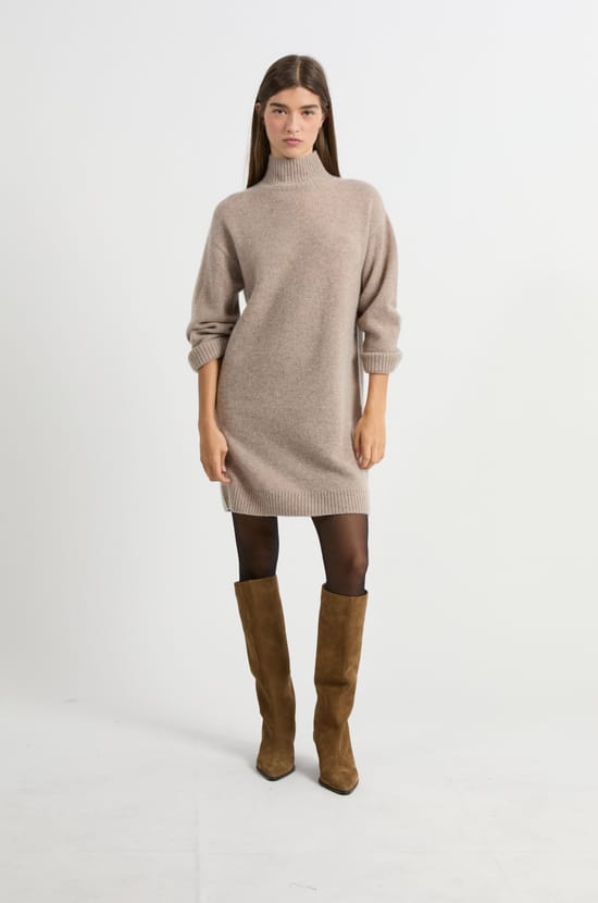 Robe courte en cachemire;${refinementColor}