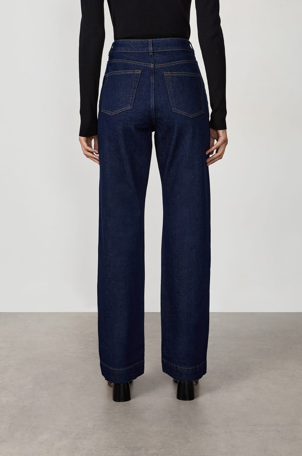 Jean droit en coton;${refinementColor}