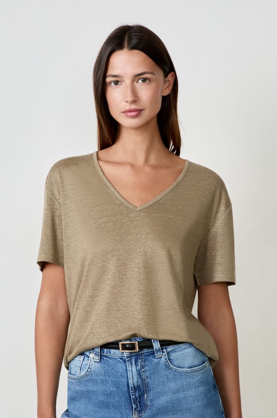 V-neck T-shirt 100% linen;${refinementColor}