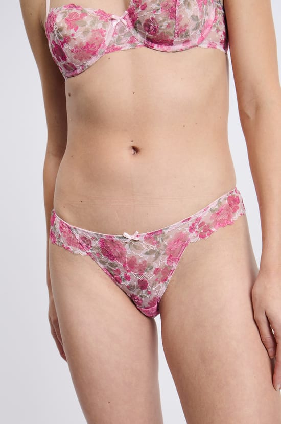 Culotte en dentelle;${refinementColor}