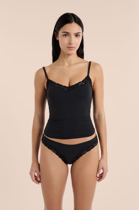 Tanga en microfibre et dentelle;${refinementColor}