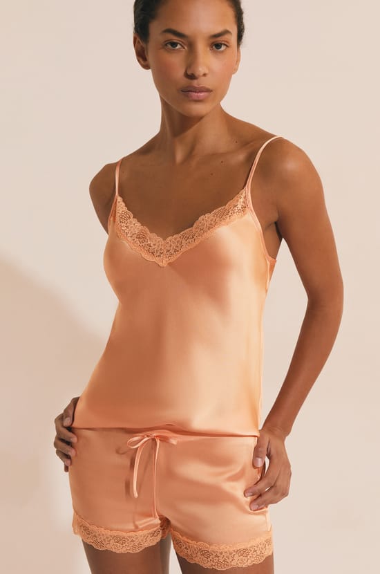 Caraco en soie d&eacute;tails dentelle;${refinementColor}