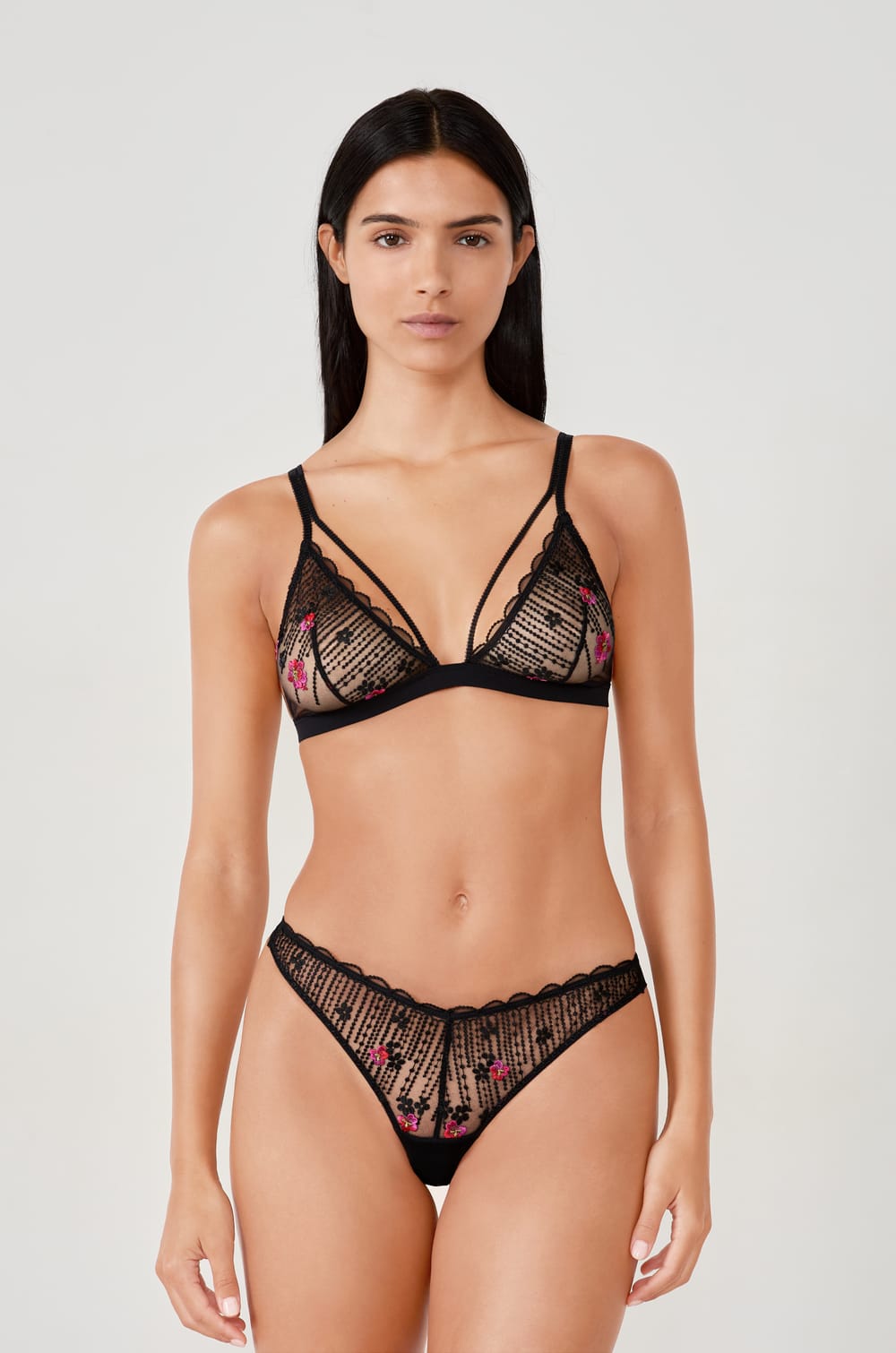 Tanga details brodé;${refinementColor}
