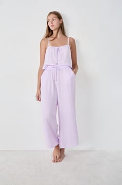 Satinierte 7/8 Hose mit weitem Schnitt;${refinementColor}