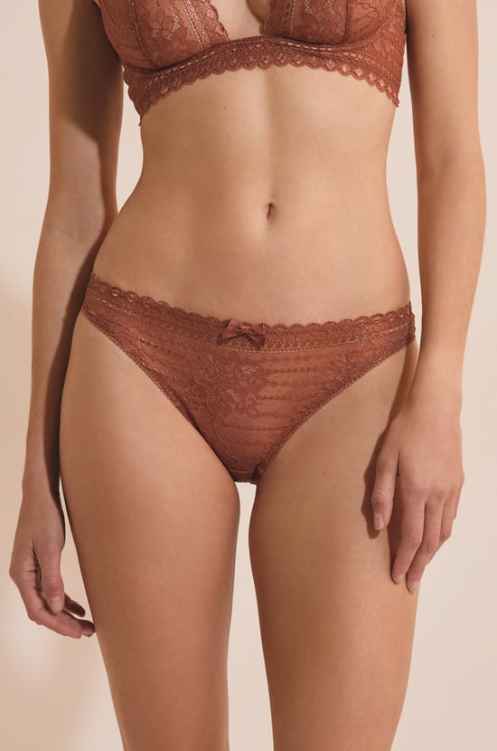 Culotte en dentelle;${refinementColor}